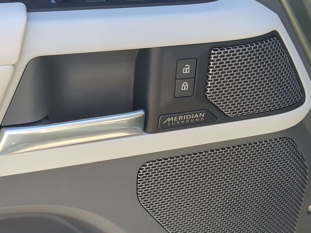 2023 Land Rover Defender 110 SE