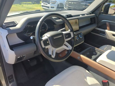 2023 Land Rover Defender 110 SE