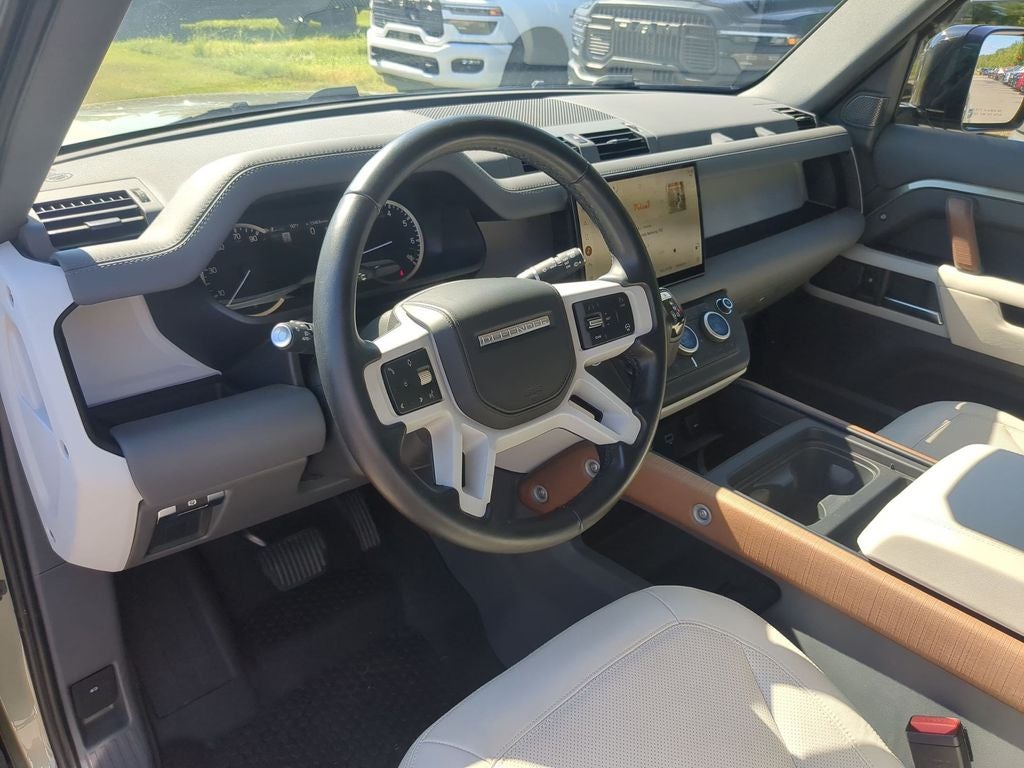 2023 Land Rover Defender 110 SE