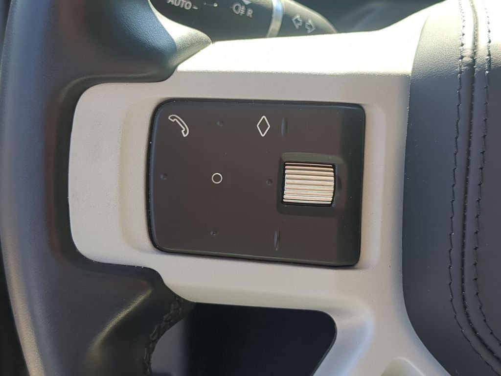 2023 Land Rover Defender 110 SE