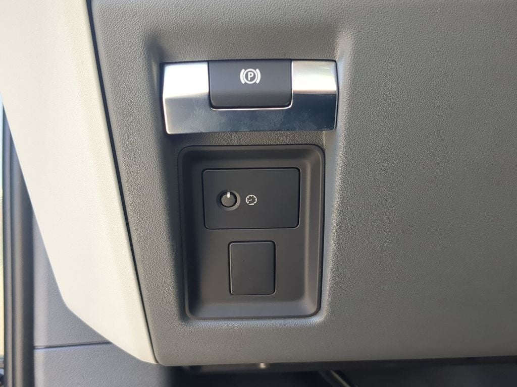 2023 Land Rover Defender 110 SE