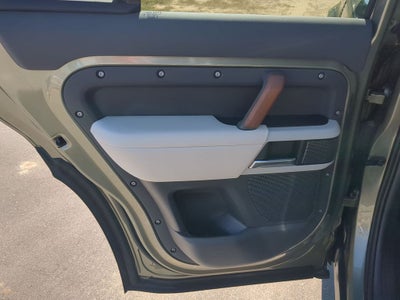 2023 Land Rover Defender 110 SE