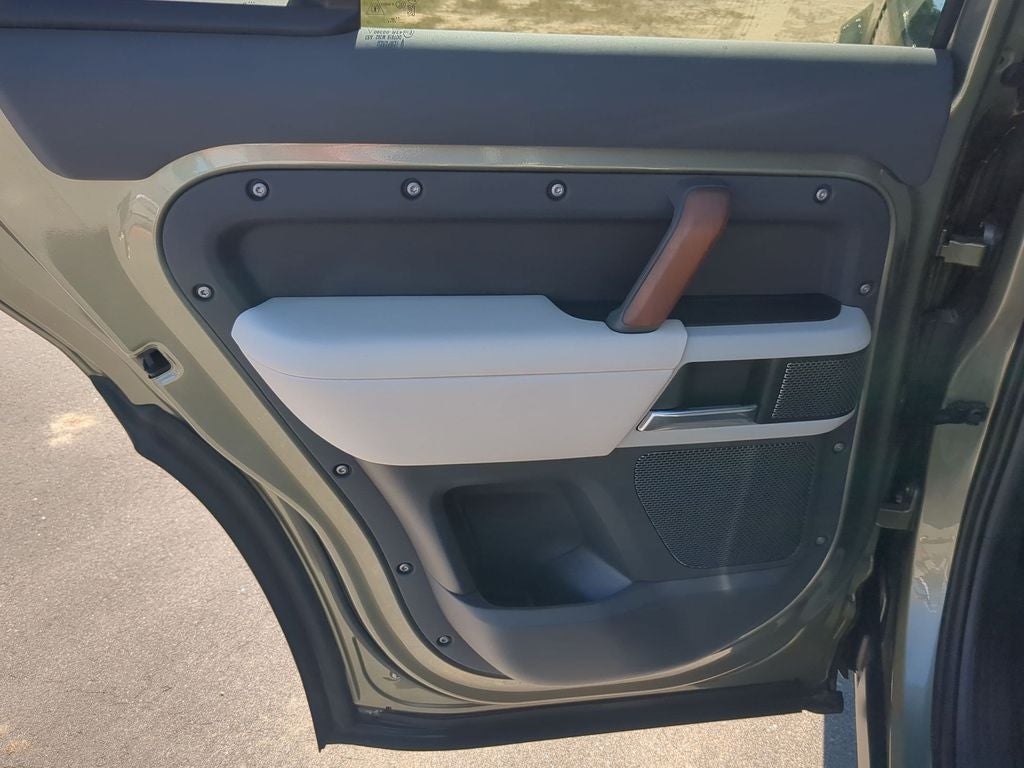 2023 Land Rover Defender 110 SE