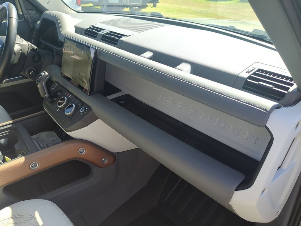 2023 Land Rover Defender 110 SE