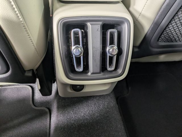 2023 Volvo XC40 Ultimate