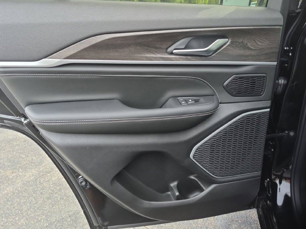 2027 Jeep Grand Cherokee Limited Reserve