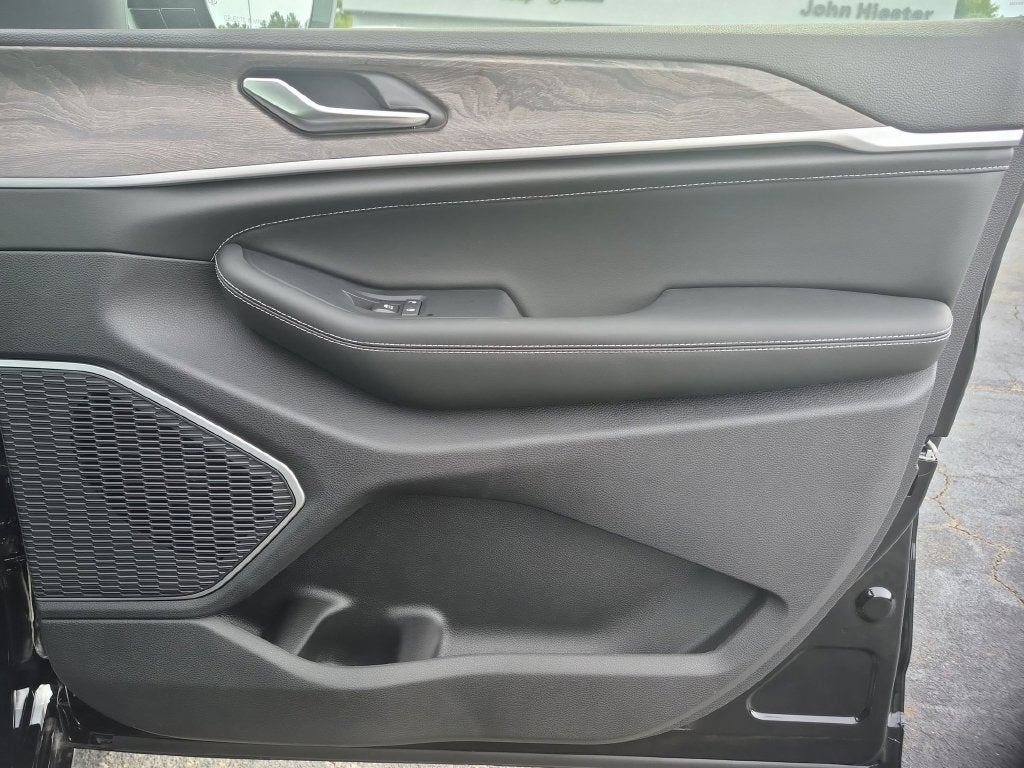 2027 Jeep Grand Cherokee Limited Reserve