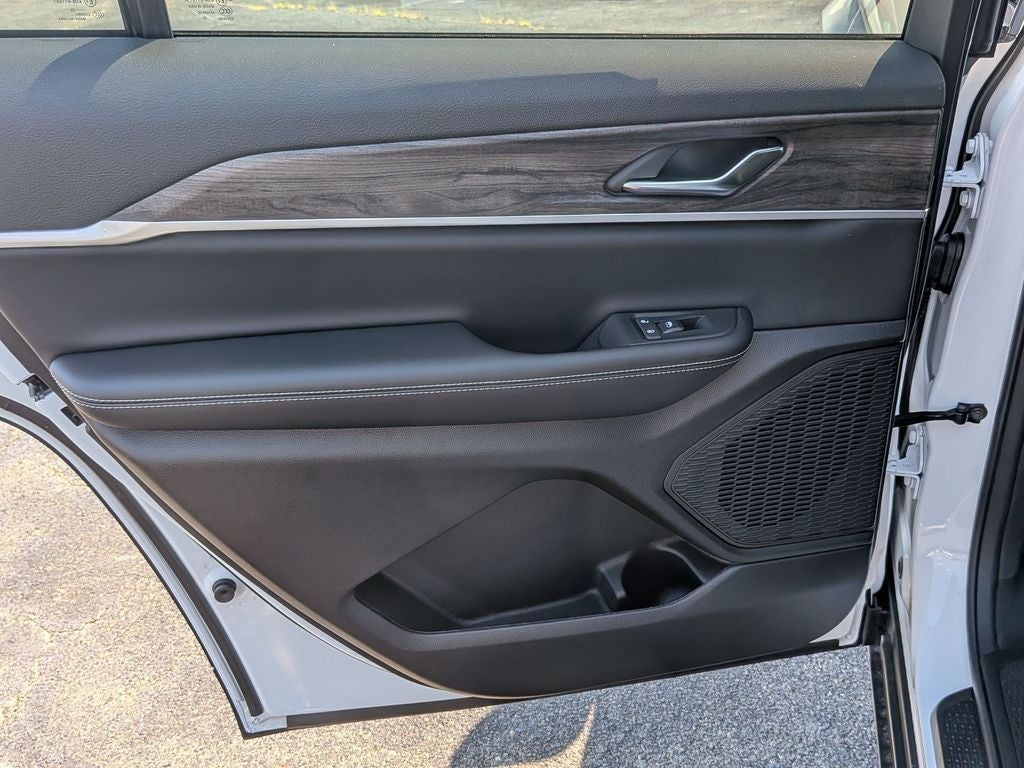 2027 Jeep Grand Cherokee L Laredo Altitude