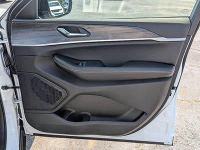 2027 Jeep Grand Cherokee L Laredo Altitude