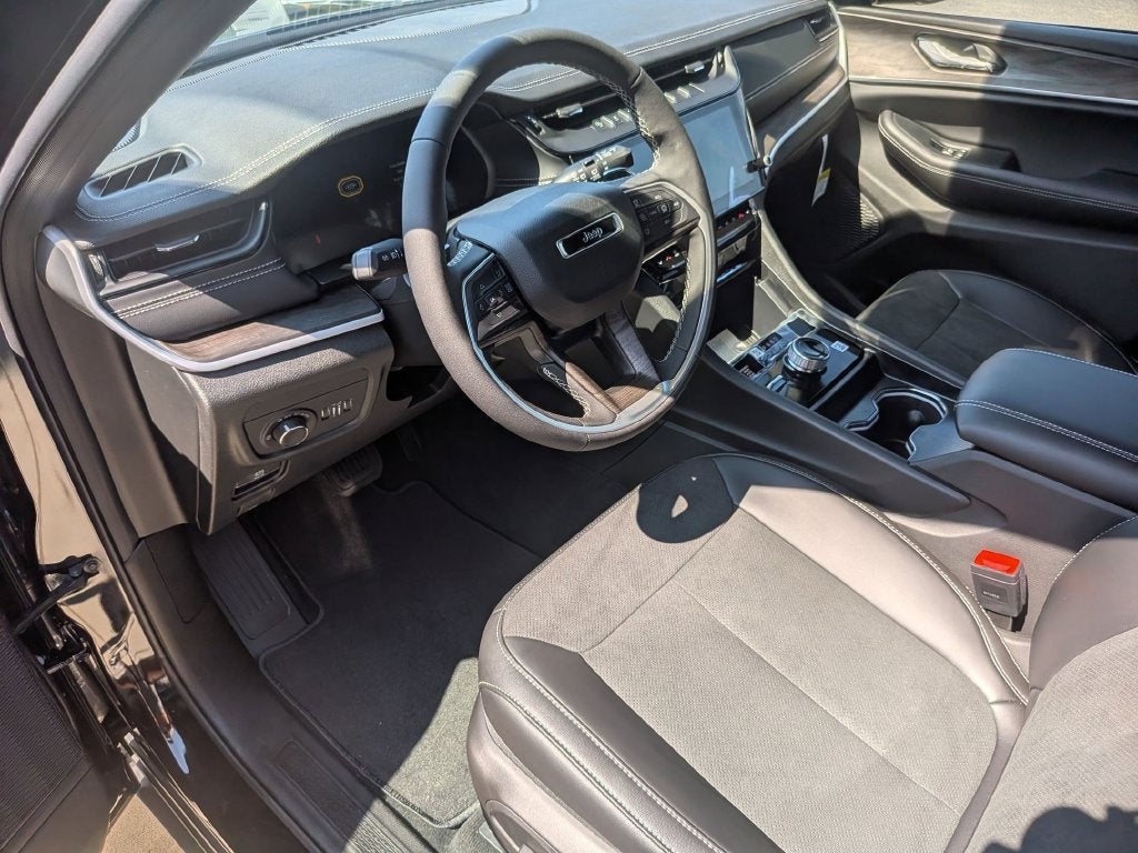 2027 Jeep Grand Cherokee L Laredo Altitude