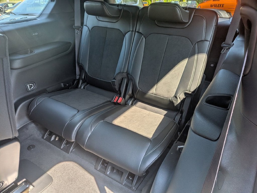 2027 Jeep Grand Cherokee L Laredo Altitude