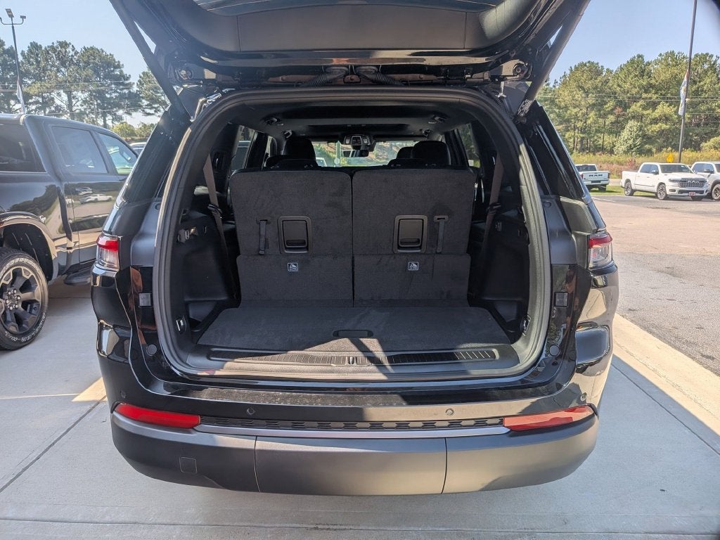 2027 Jeep Grand Cherokee L Laredo Altitude