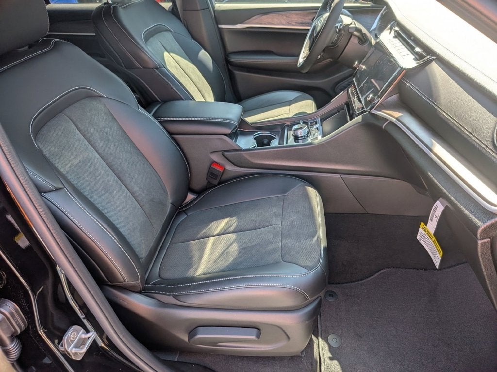 2027 Jeep Grand Cherokee L Laredo Altitude