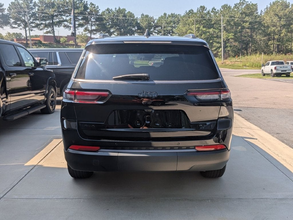 2027 Jeep Grand Cherokee L Laredo Altitude