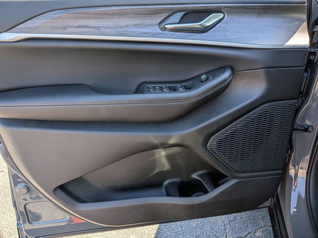 2027 Jeep Grand Cherokee L Laredo Altitude