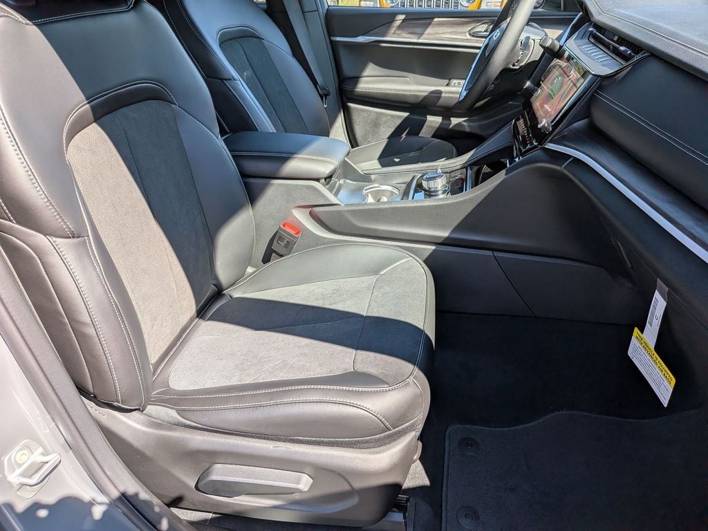 2027 Jeep Grand Cherokee L Laredo Altitude