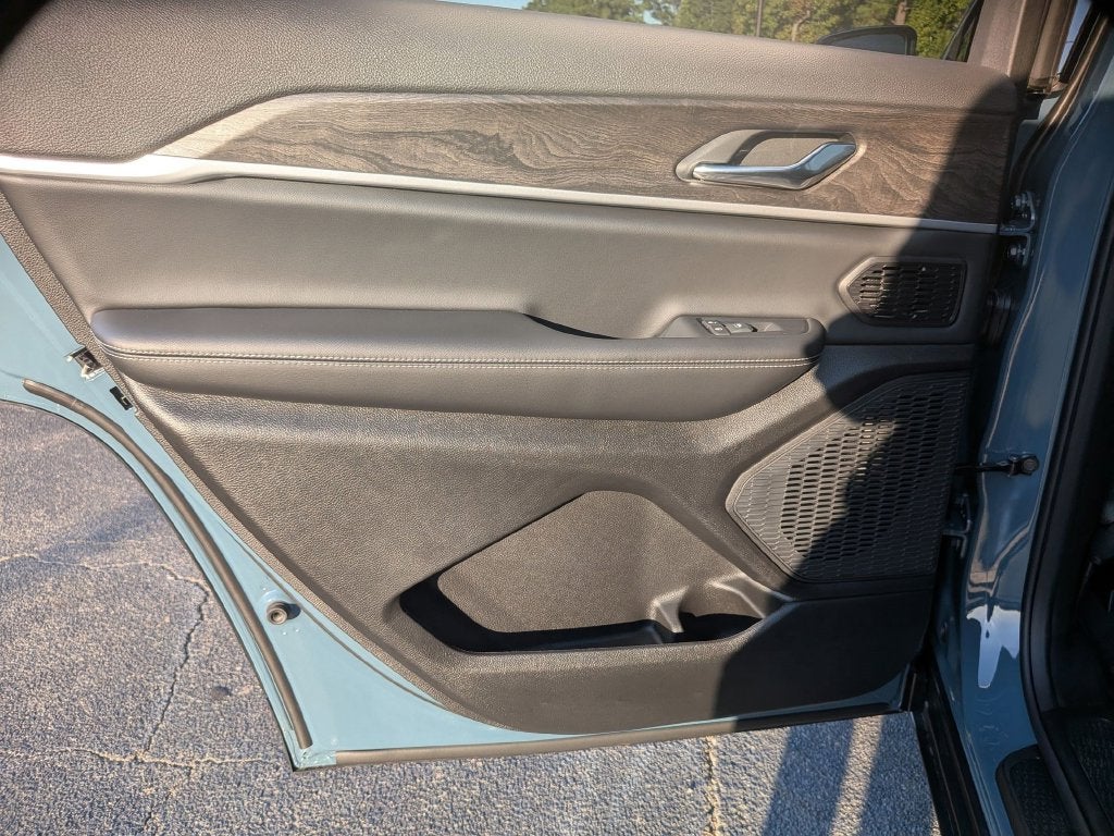 2027 Jeep Grand Cherokee L Limited