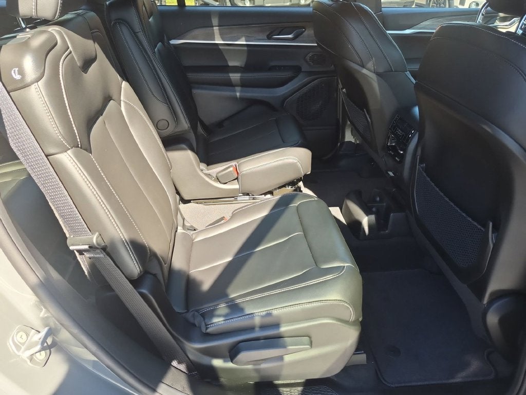 2027 Jeep Grand Cherokee L Limited