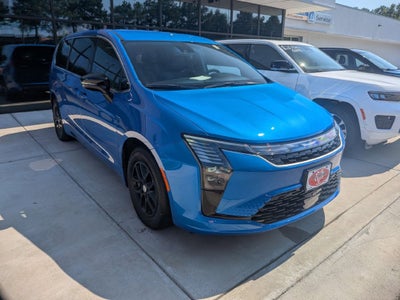 2027 Chrysler Pacifica Select