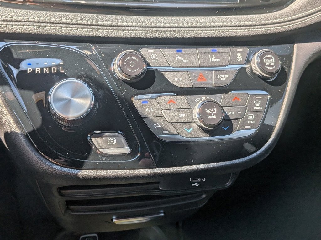 2027 Chrysler Pacifica Select