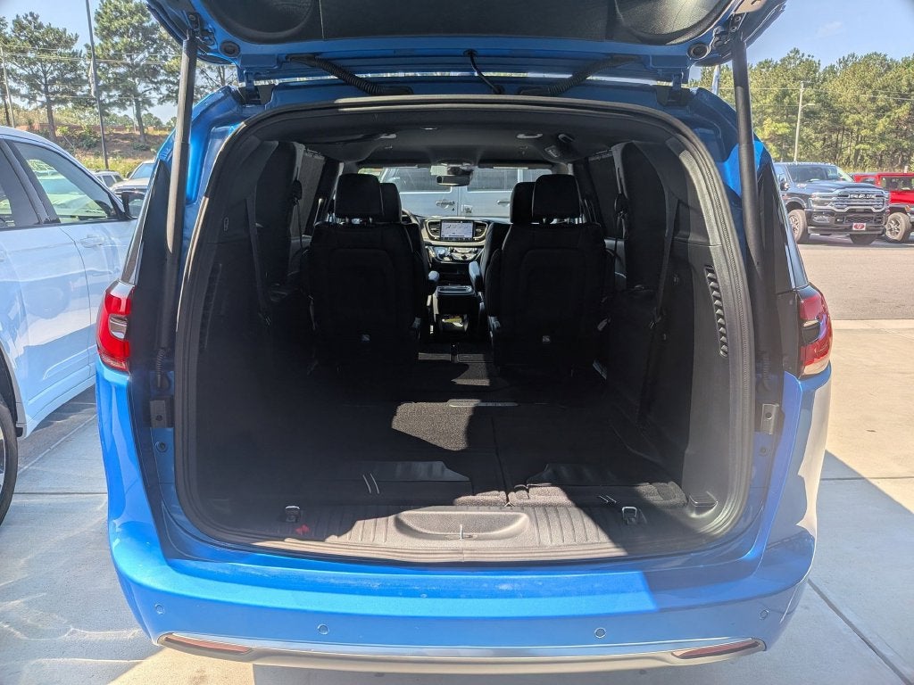 2027 Chrysler Pacifica Select