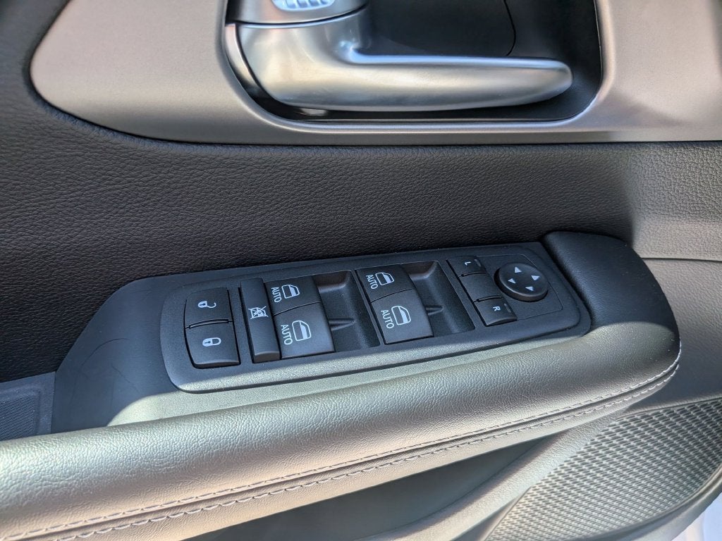 2027 Chrysler Pacifica LX