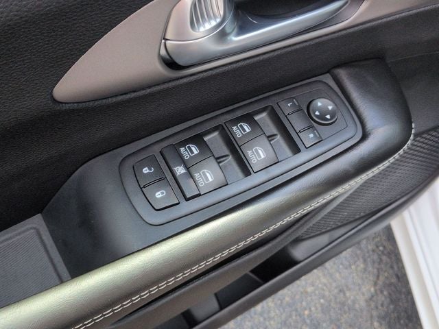 2027 Chrysler Pacifica LX