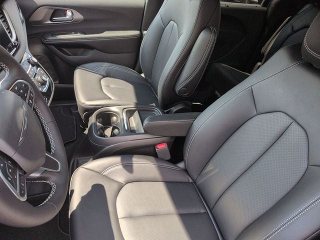 2027 Chrysler Pacifica LX