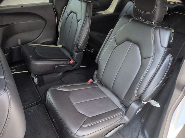 2027 Chrysler Pacifica LX