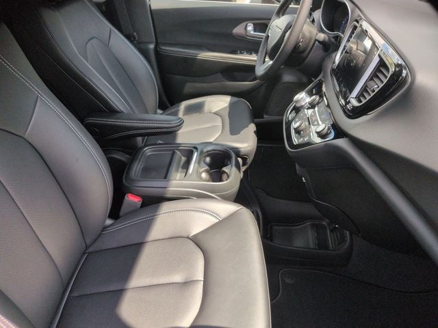 2027 Chrysler Pacifica LX
