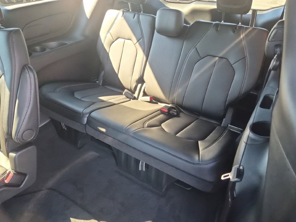 2027 Chrysler Pacifica LX
