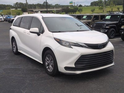2024 Toyota Sienna LE 8 Passenger