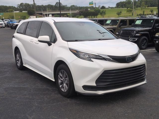 2024 Toyota Sienna LE 8 Passenger