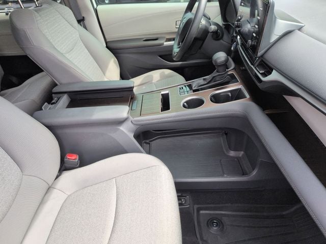 2024 Toyota Sienna LE 8 Passenger
