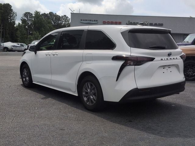 2024 Toyota Sienna LE 8 Passenger