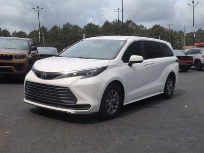 2024 Toyota Sienna LE 8 Passenger
