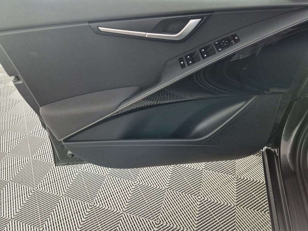 2023 Kia Niro EX Touring