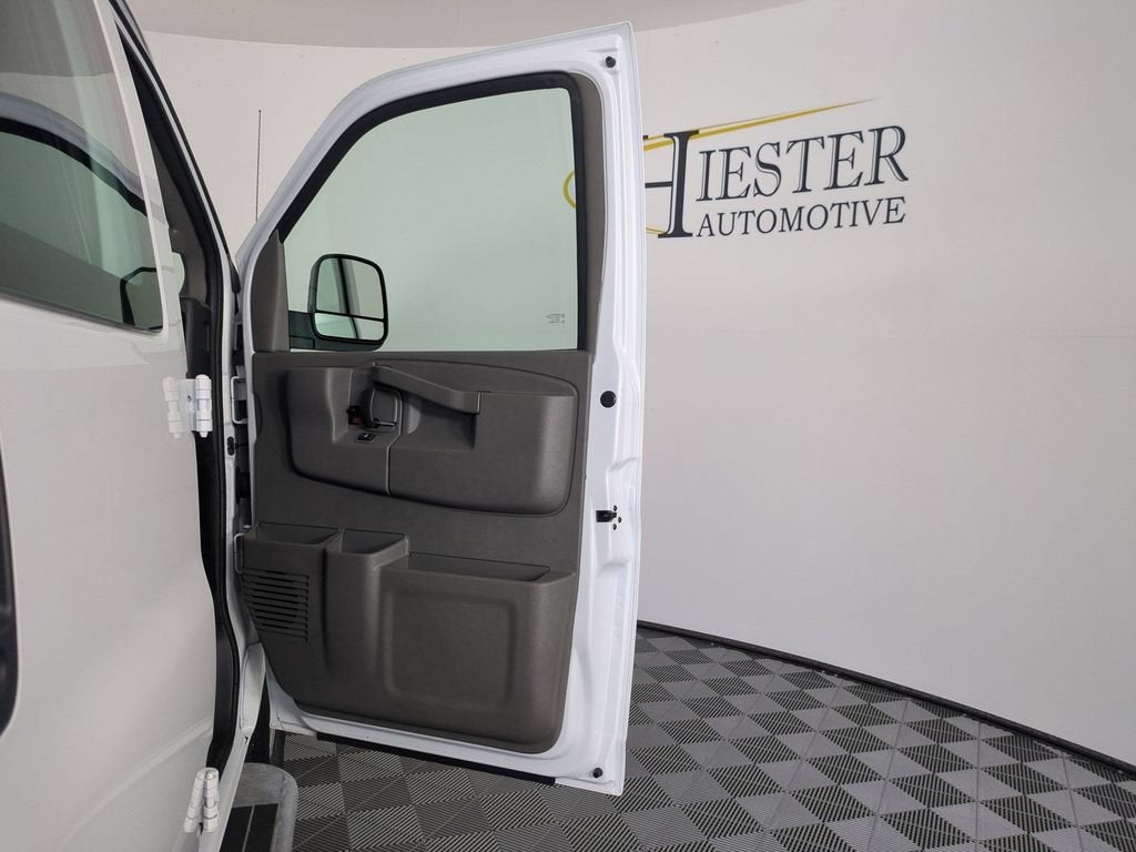 2025 Chevrolet Express Cargo WT