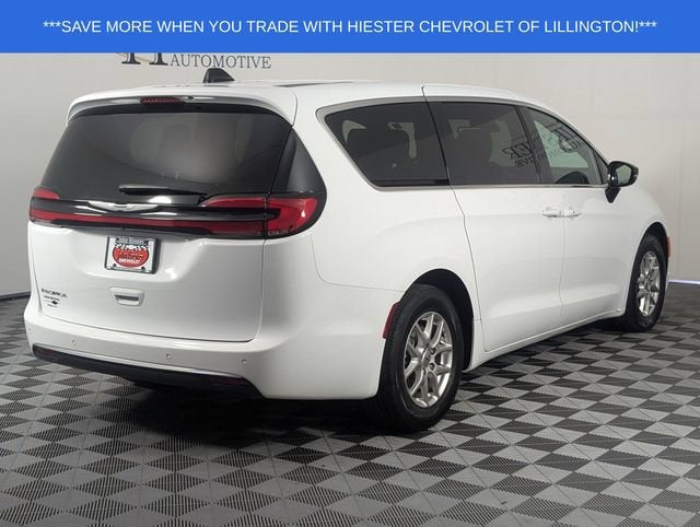 2025 Chrysler Pacifica Select