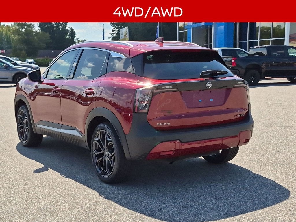 2025 Nissan Kicks SR