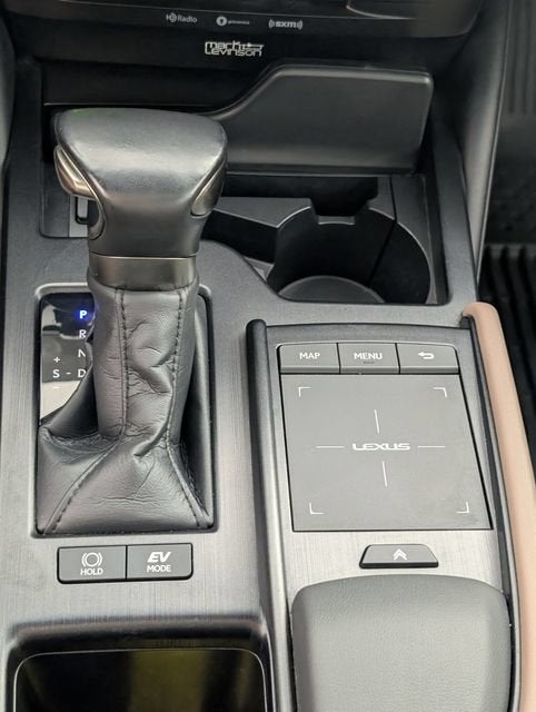 2022 Lexus ES 300h Ultra Luxury